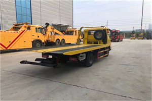 新都非事故拖车