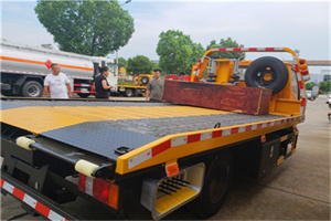 新都附近拖车电话号码服务